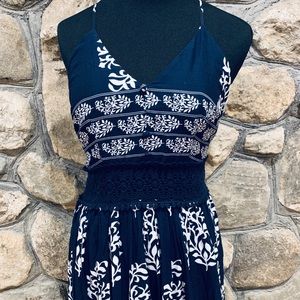 Fashion Nova floor length sun dress!